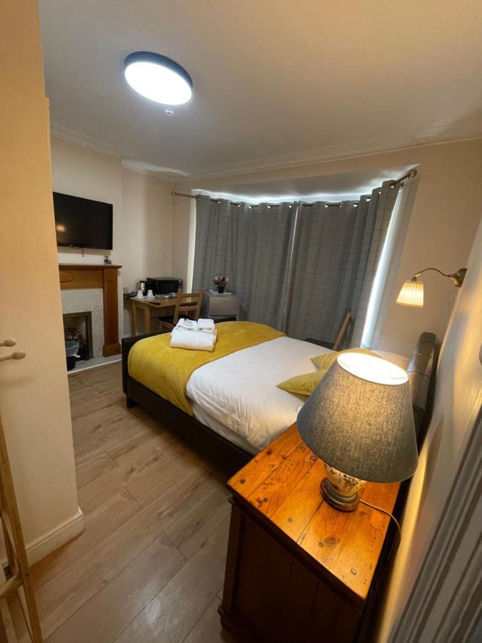 Hollybush 2*